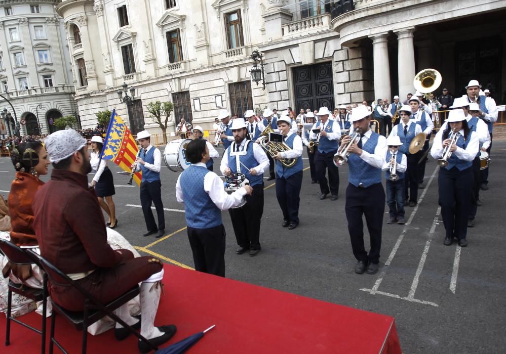 Entrada de bandas de música en el centro de Valencia