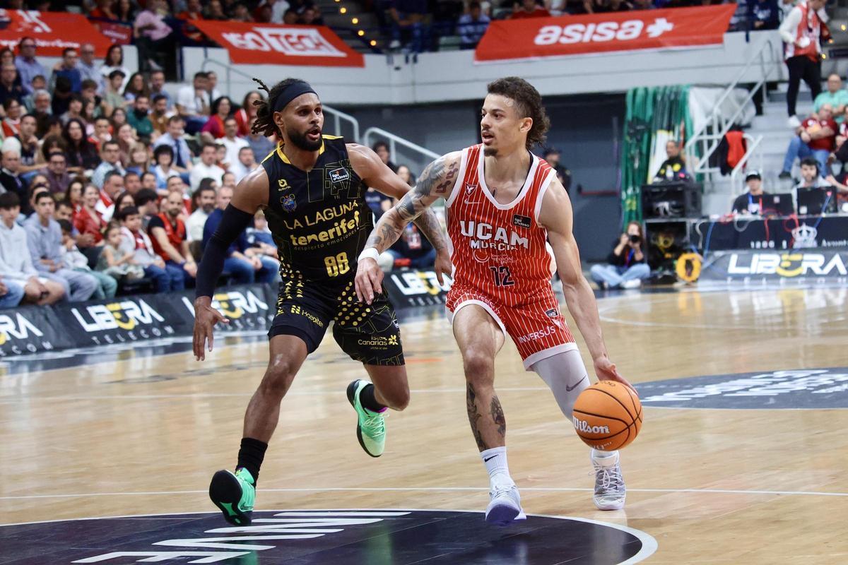 Jonak Radebaugh, ante Patty Mills en el UCAM Murcia-La Laguna Tenerife