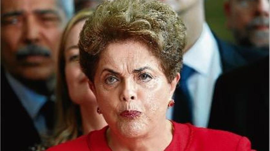 Dilma Rousseff va prometre una «determinada i enèrgica oposició» als colpistes.