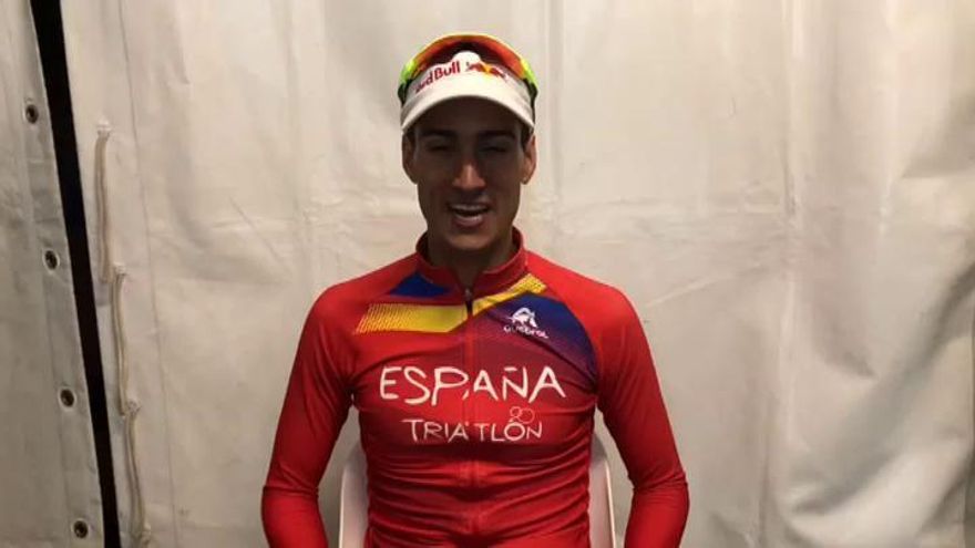 Mario Mola logra su tercer título mundial de triatlón consecutivo