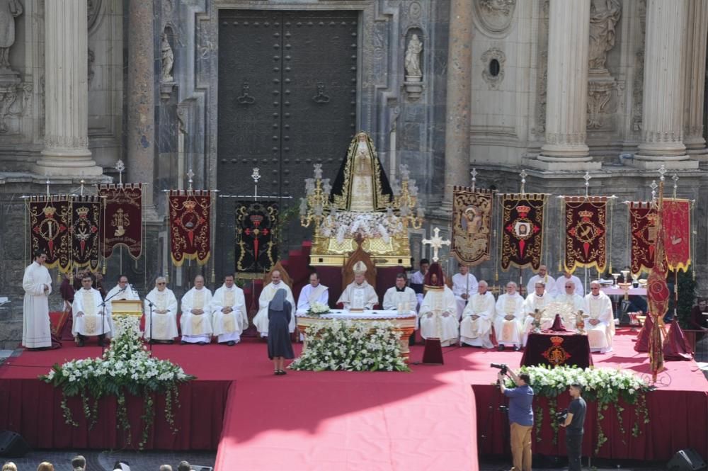 Coronación de la Virgen de la Soledad en la plaza Belluga