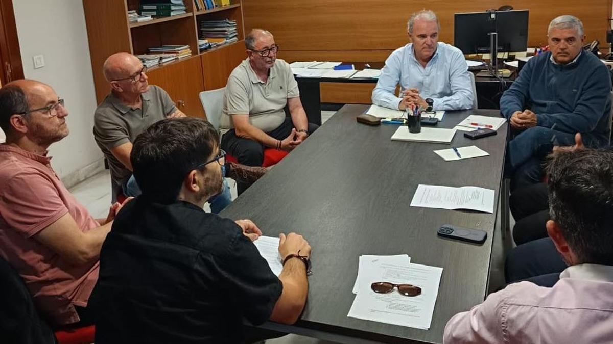 Imagen de la reunión entre representantes de los ayuntamiento del Marquesat con portavoces de Sanidad.