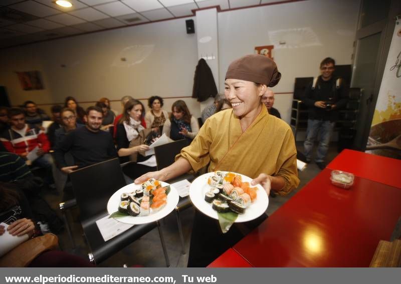 GALERÍA DE FOTOS -- La reconocida cocinera japonesa Taka Sasaki triunfa con su taller de cocina en Vila-real