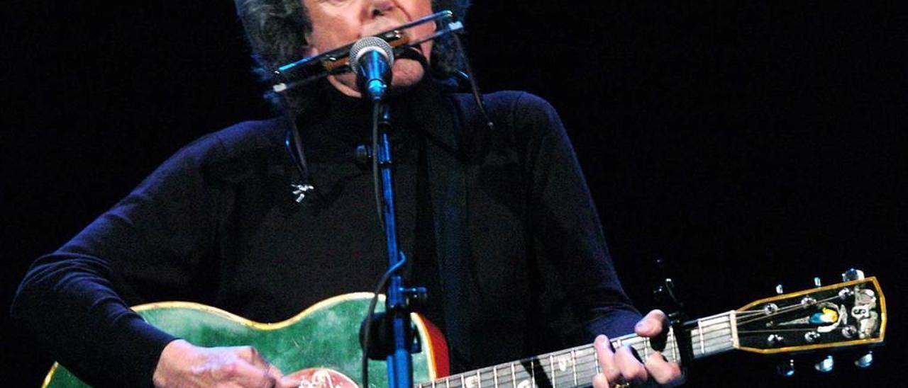 Donovan, en el concierto que ofreció en Oviedo en 2005.