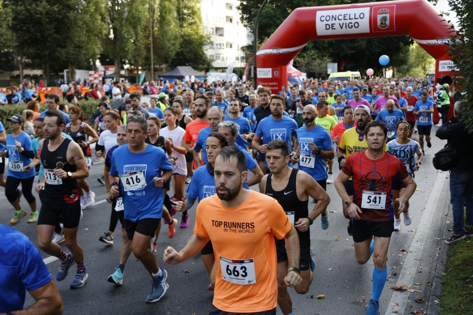 Más de 4.000 personas desafían al tiempo y corren contra el cáncer en Vigo