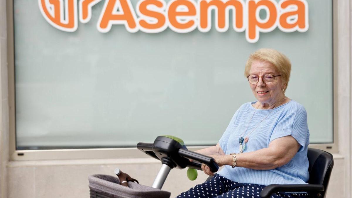Delfina Álvarez, la gijonesa que convive con la paraparesia espástica desde que tenía 50 años