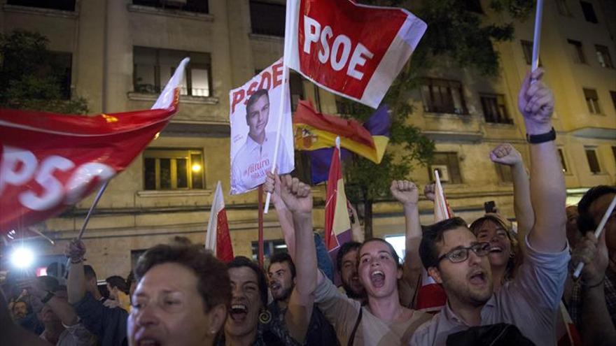 Sánchez e Iglesias empiezan a explorar la alianza anti-Rajoy