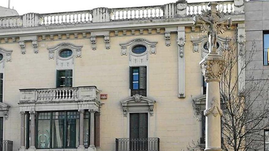 L&#039;edifici de Cal Maco, que ara acull l&#039;arxiu, i que ha de ser un alberg