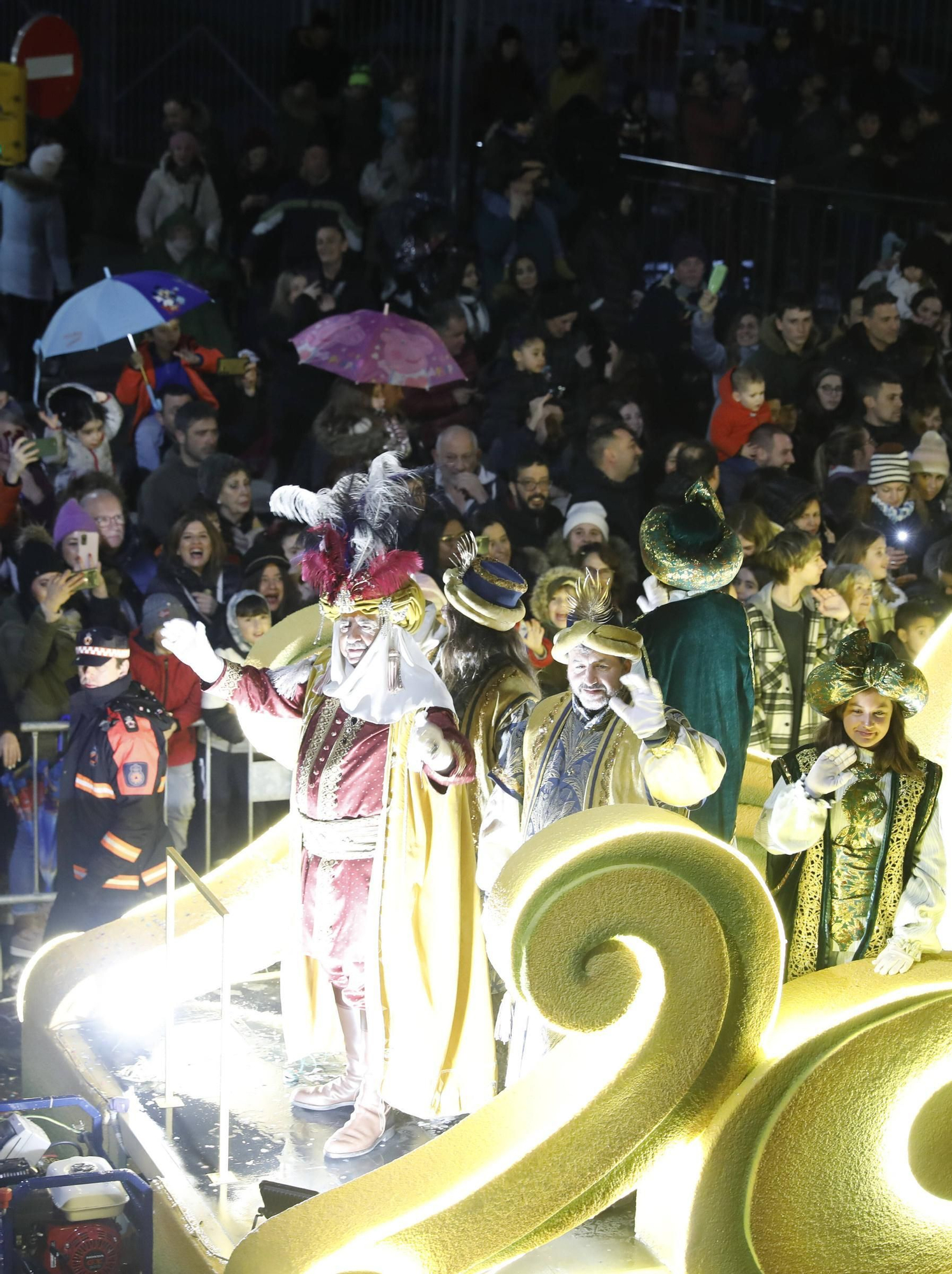 En imágenes: Así fue la cabalgata de Reyes en Gijón