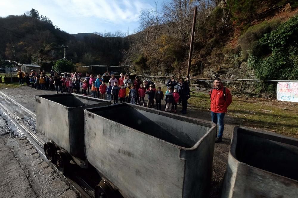 Alumnos de Blimea en el Pozo Carrio