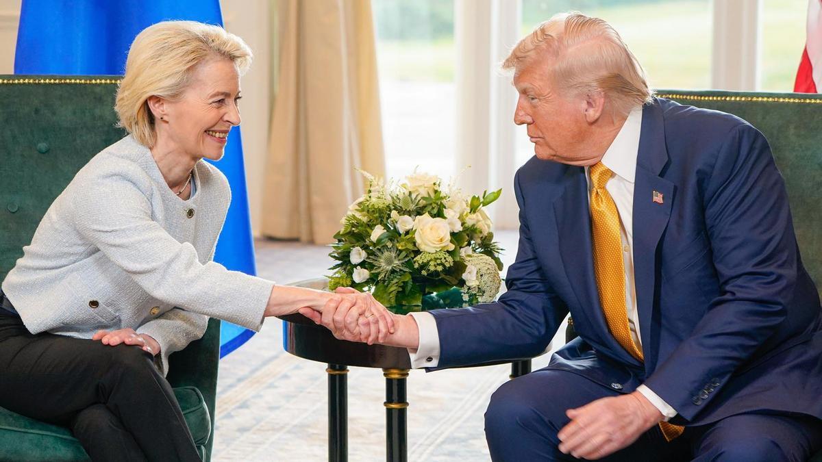 El presidente de Estados Unidos, Donald Trump, y la presidenta de la Comisión Europea, Ursula von der Leyen.