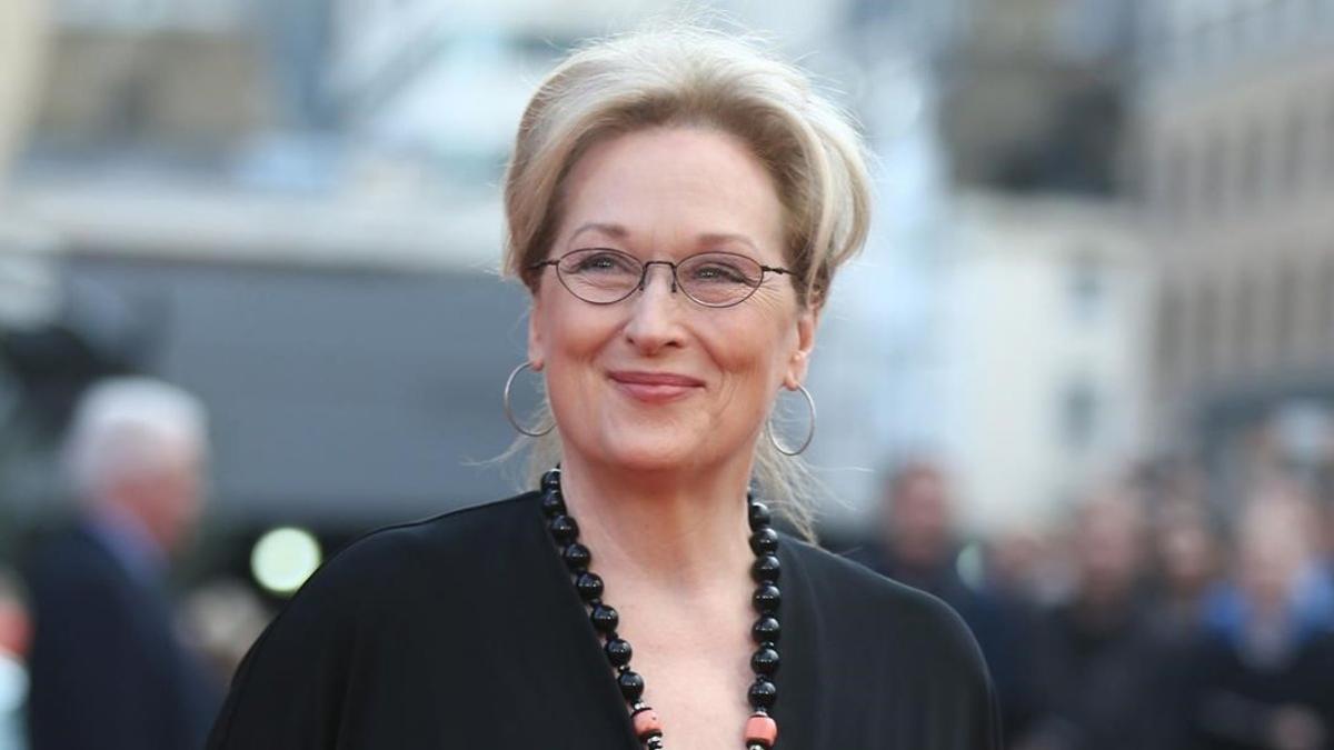 zentauroepp33513597 us actress meryl streep poses on arrival for the premiere of190612112015