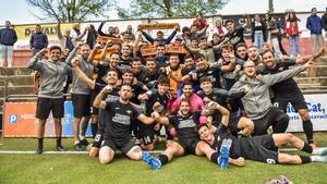 El Tona, celebrando el triunfo en Olot