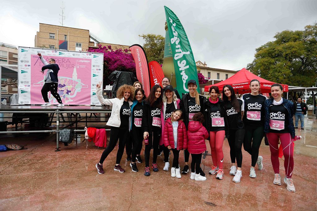 Carrera de la Mujer Murcia 2022: las participantes posan en el photocall