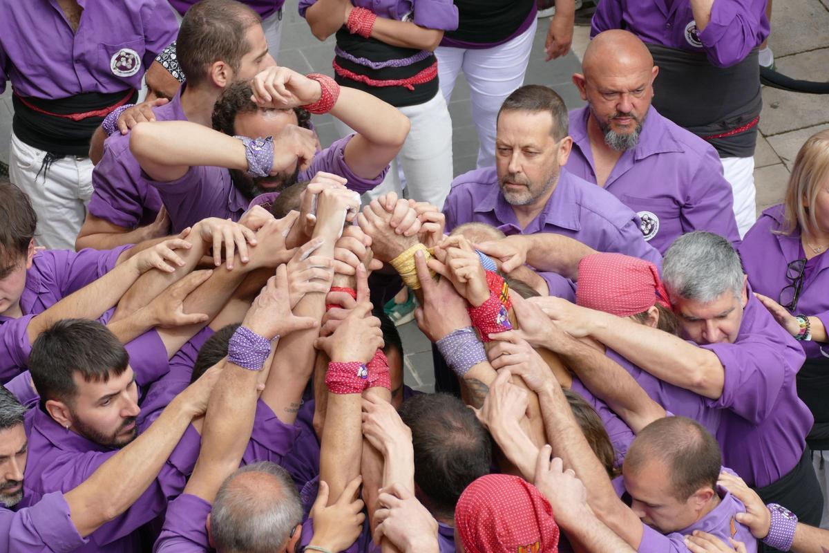 EN IMATGES | Figueres viu un dels moments més esperats de les Fires i Festes de la Santa Creu: el pilar caminant