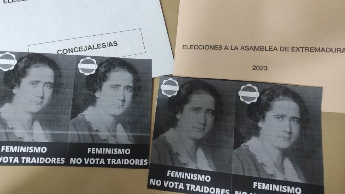 Voto por correo de una mujer en la provincia de Badajoz