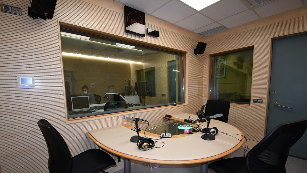 Archivo - Estudio de IB3 Radio