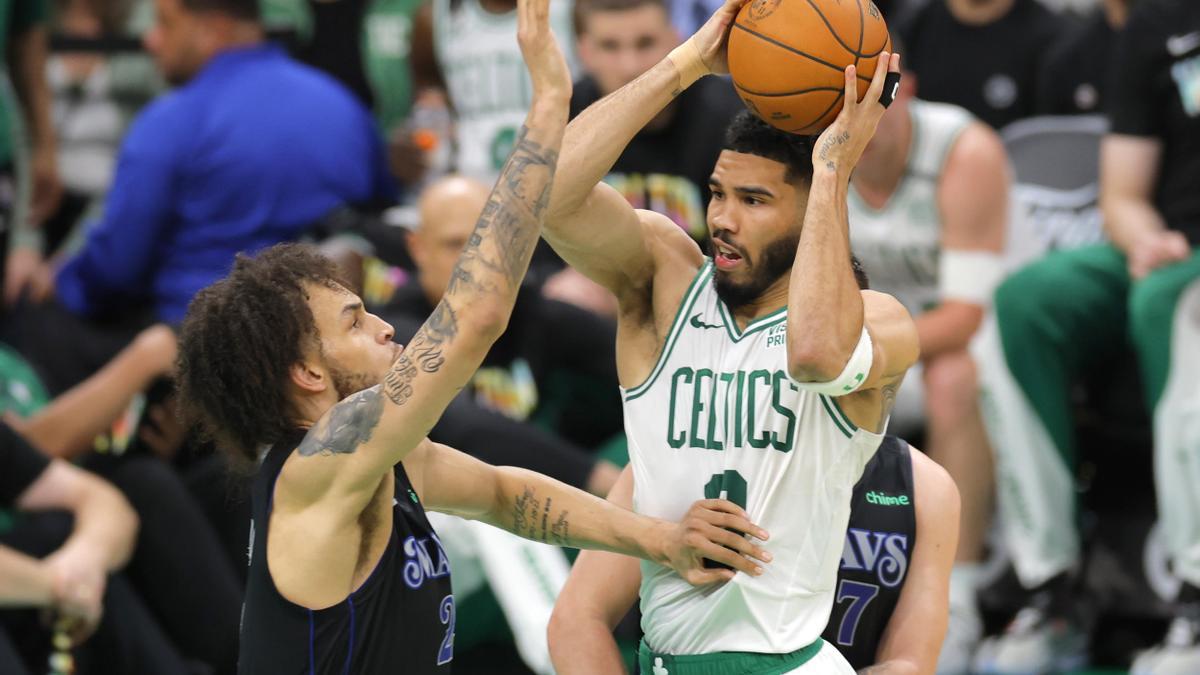 Un instante del Dallas Mavericks - Boston Celtics.
