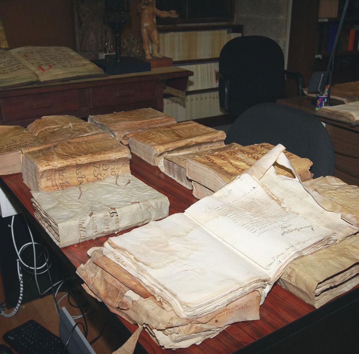 Documentos del archivo que están en secado tras resultar afectados por el agua. |   // IÑAKI OSORIO