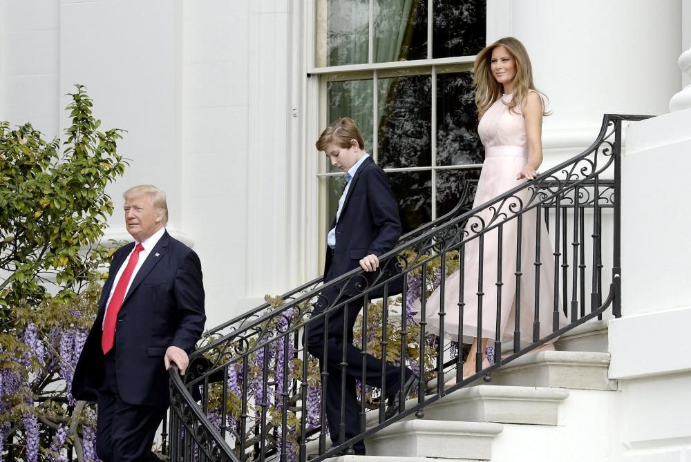 El presidente de Estados Unidos, Donald Trump, y la primera dama, Melania Trump, han participado este lunes en su primera carrera de huevos de Pascua desde que llegaron a la Casa Blanca.