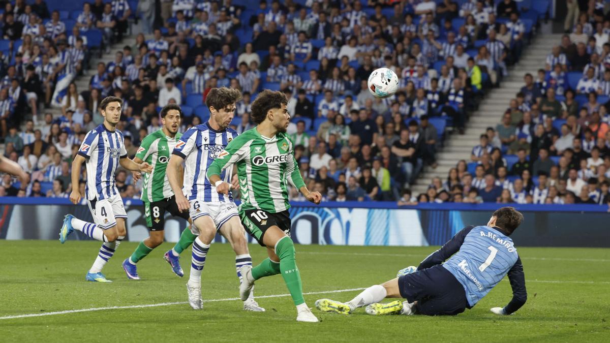 LALIGA EA SPORTS | La Real Sociedad iguala en el descuento a un Betis que aún debe ganarse la Champions