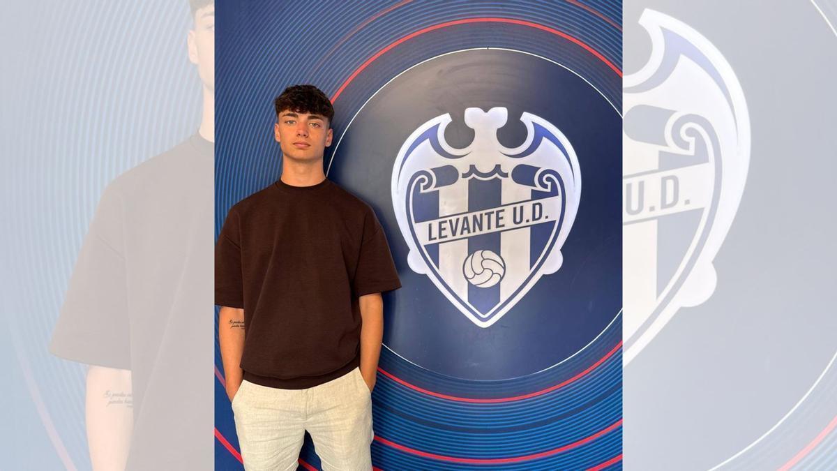 Iannis Niculescu abandona el Real Zaragoza para firmar por el Levante.