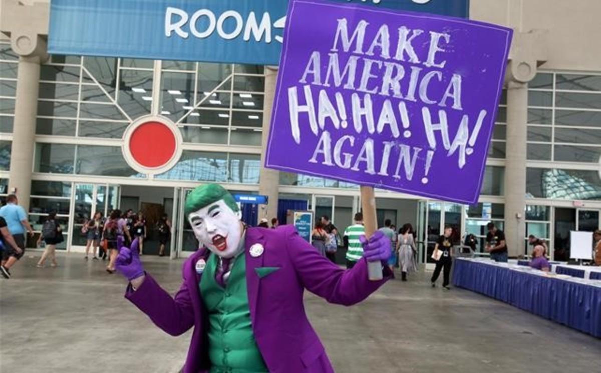 ealos34787016 un cruce entre jocker y donald trump en la comic-con de san 160723223556