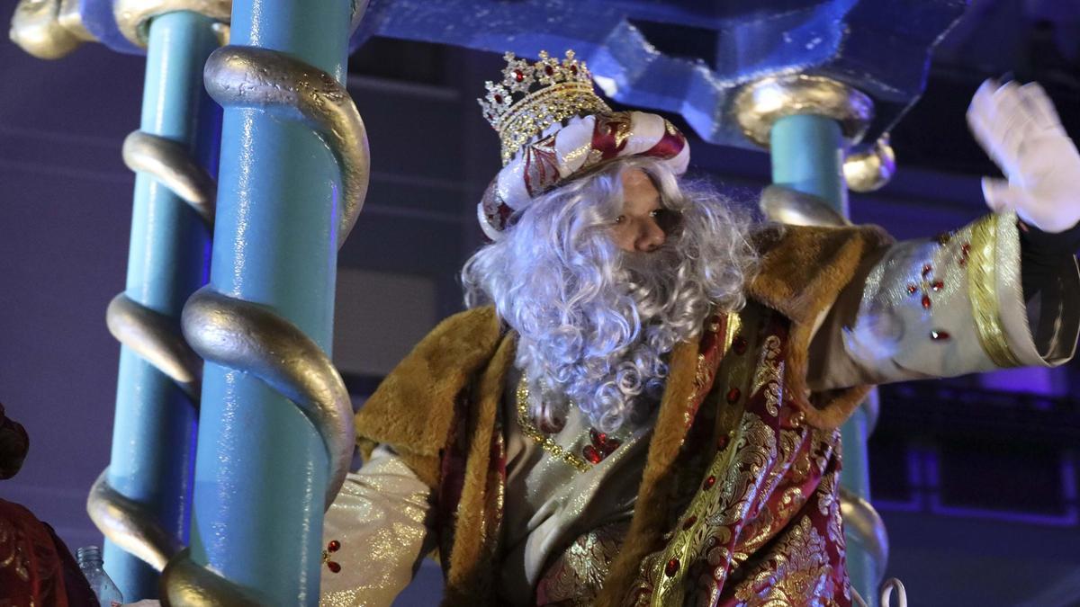 La Cabalgata de Reyes 2026 en Móstoles: nuevo recorrido, 11.000 kilos de caramelos y 900 participantes.