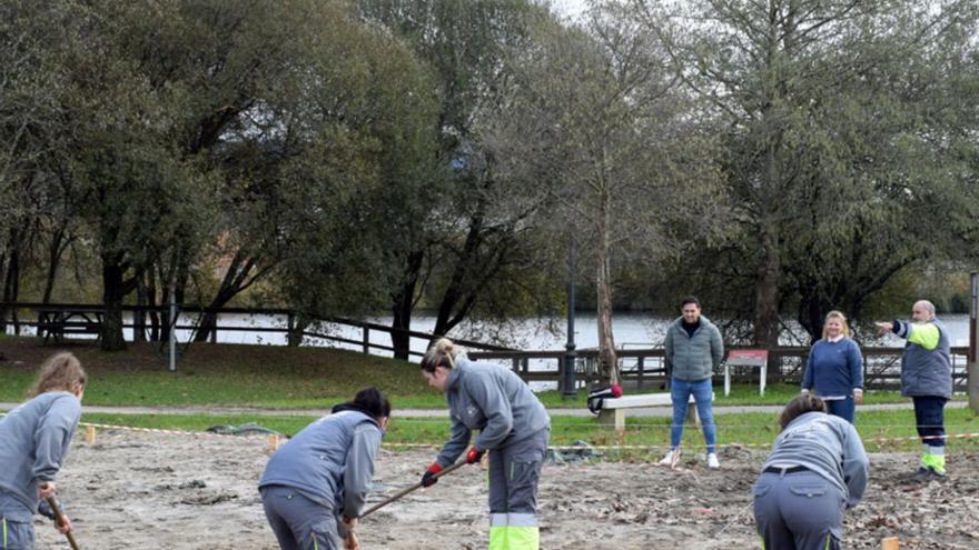 Los alumnos de albañilería contribuyen a la mejora del parque de Mina Mercedes