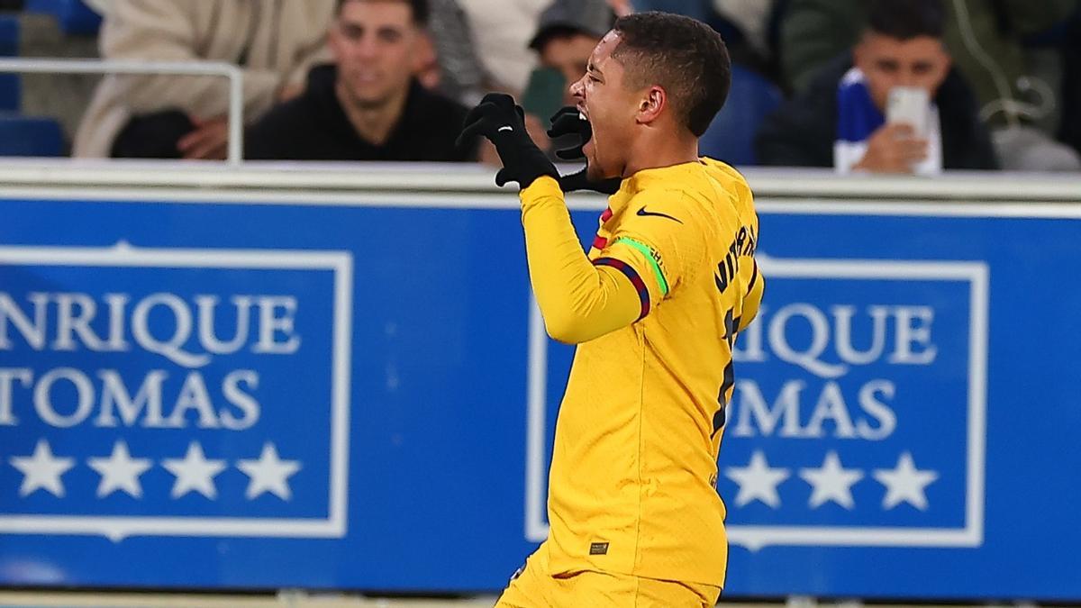 Vitor Roque celebra su gol contra Alavés