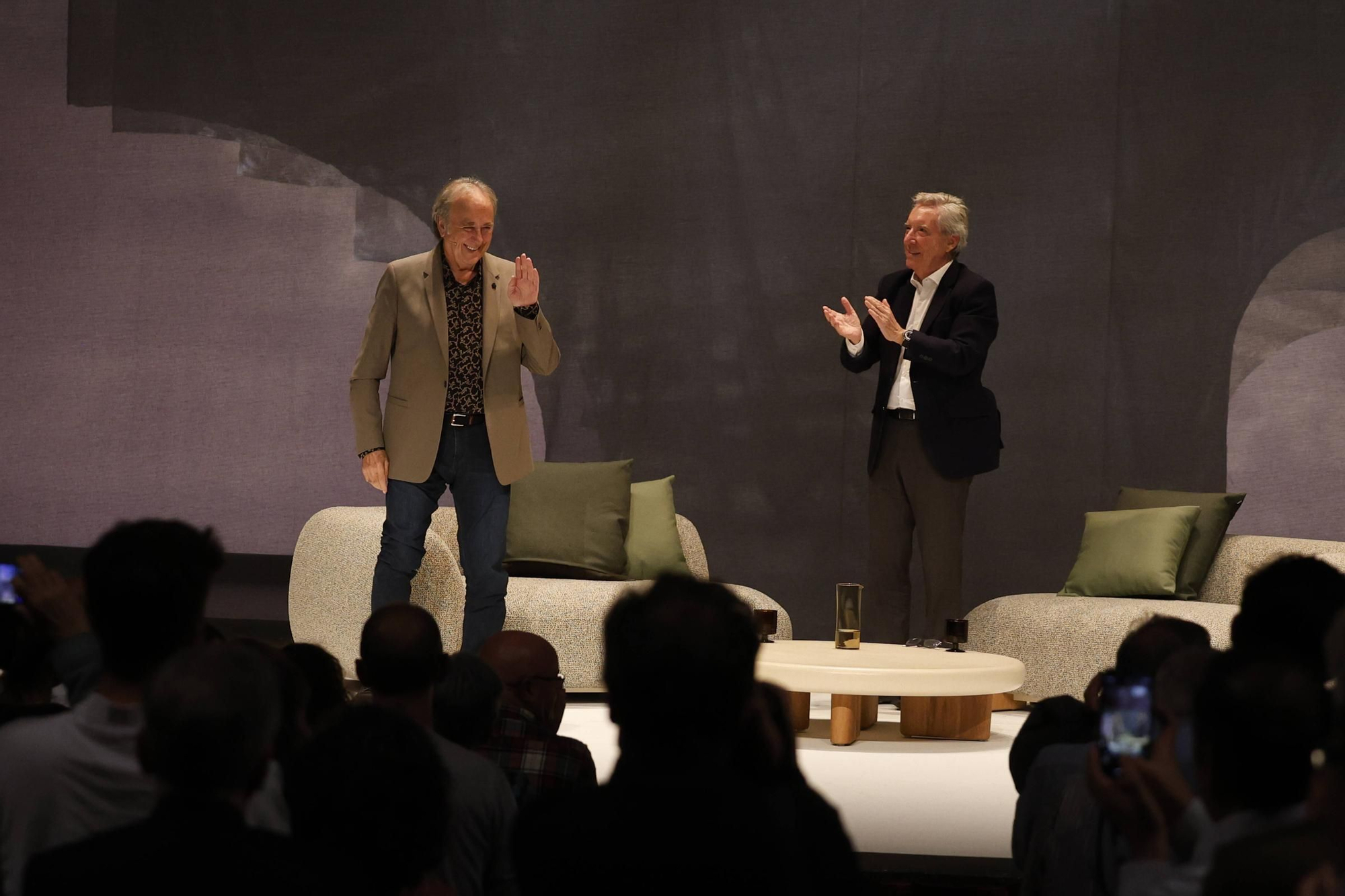 Así fue el encuentro entre Serrat e Iñaki Gabilondo en Gijón.