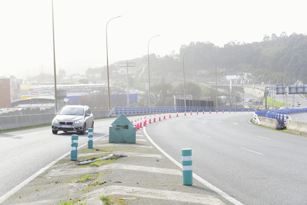 Un tramo de la tercera ronda de A Coruña, cortado tras los destrozos por el viento durante la borrasca 'Nils' Un tramo de la tercera ronda de A Coruña, cortado tras los destrozos por el viento durante la borrasca 'Nils'