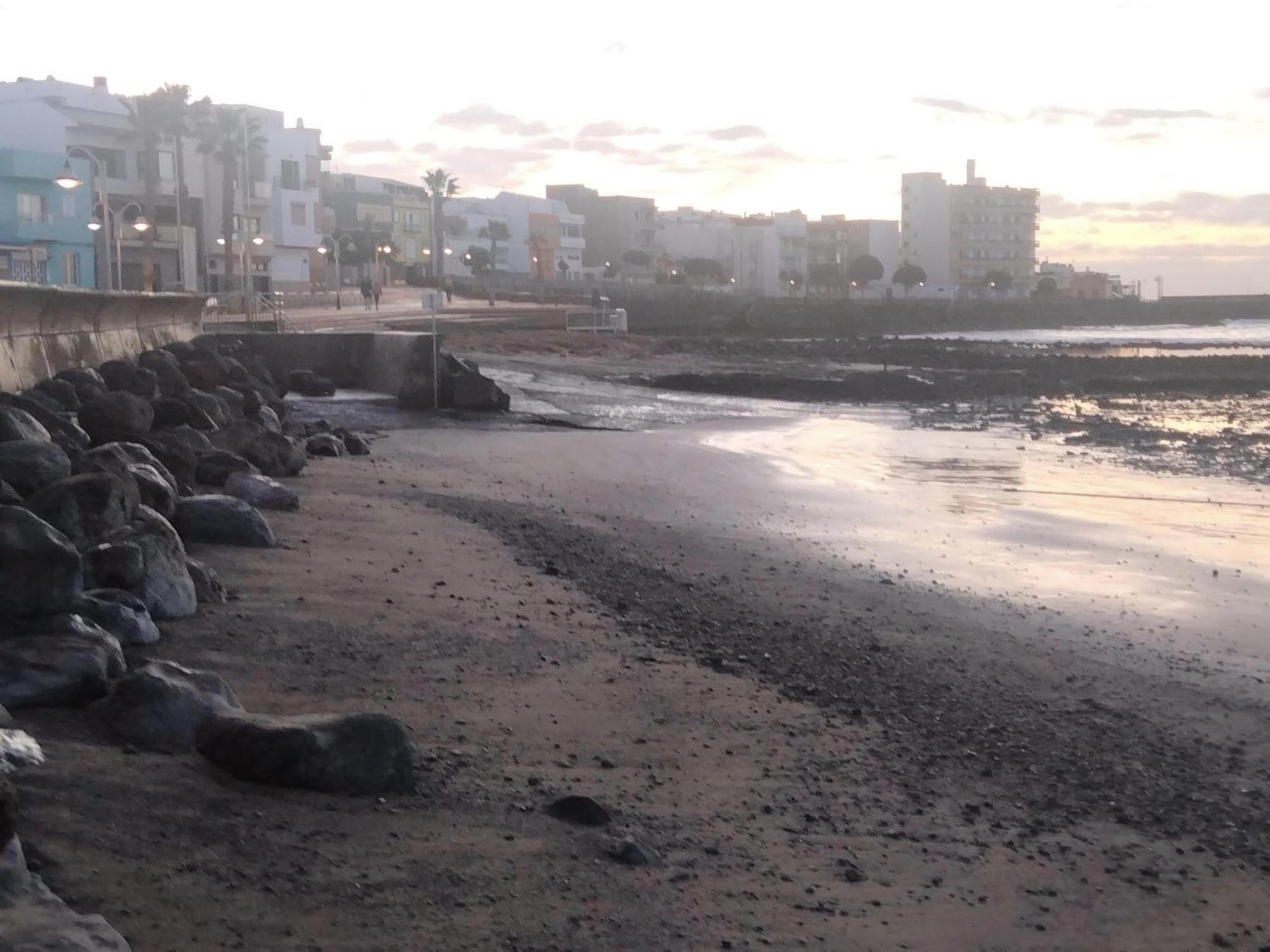 Callaos en el paseo marítimo de Arinaga