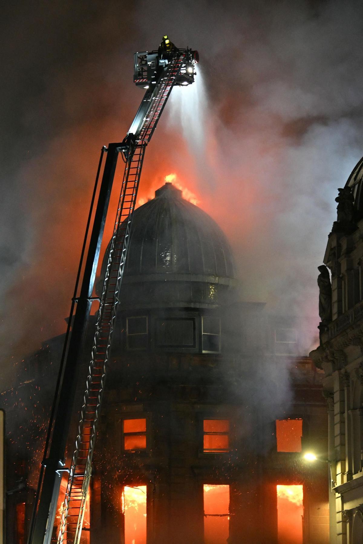 Un incendio en el centro de Glasgow calcina una cúpula victoriana