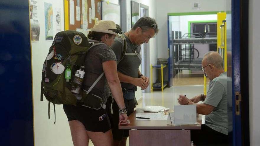 El regidor vilanovés defiende que el paso de peregrinos por la comarca no es mérito del PSOE. // N. Parga