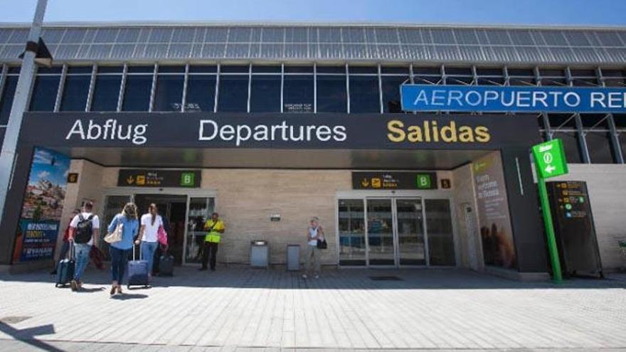 Detenida una joven en el Aeropuerto Tenerife Sur con cápsulas de droga en el cuerpo