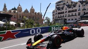 Monte Carlo (Monaco), 25/05/2024.- Red Bull Racing driver Max Verstappen of Netherlands drives in the third practice session for the Formula One Grand Prix of Monaco, in Monte Carlo, Monaco, 25 May 2024. The Formula 1 Grand Prix of Monaco is held on the Circuit of Monaco on 26 May 2024. (Fórmula Uno, Países Bajos; Holanda) EFE/EPA/ANNA SZILAGYI