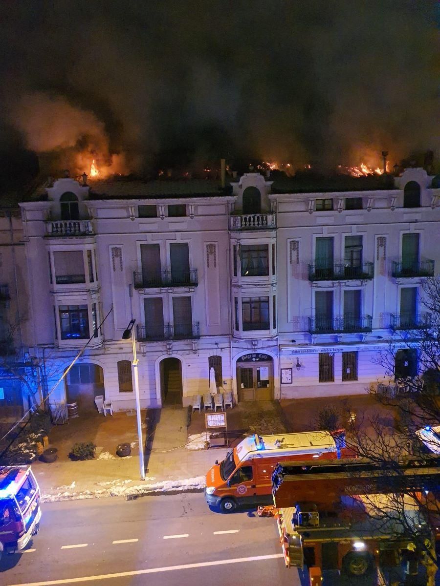 Incendio en el edificio del Pilgrim de Jaca