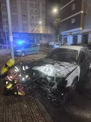 Galería | Imágenes del incendio de ayer en San Roque