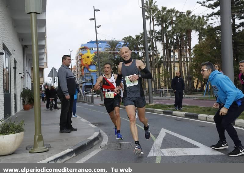 Atletas en el IX Marató BP de Castellón