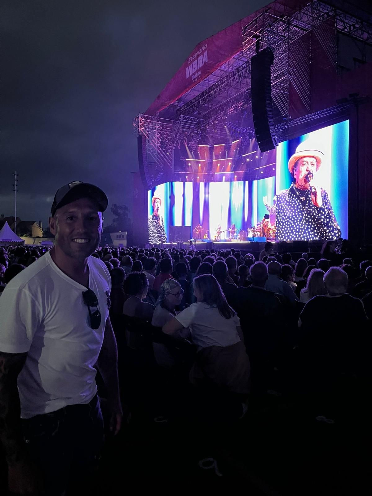 Santi Cazorla en el concierto de Sabina en Gijón