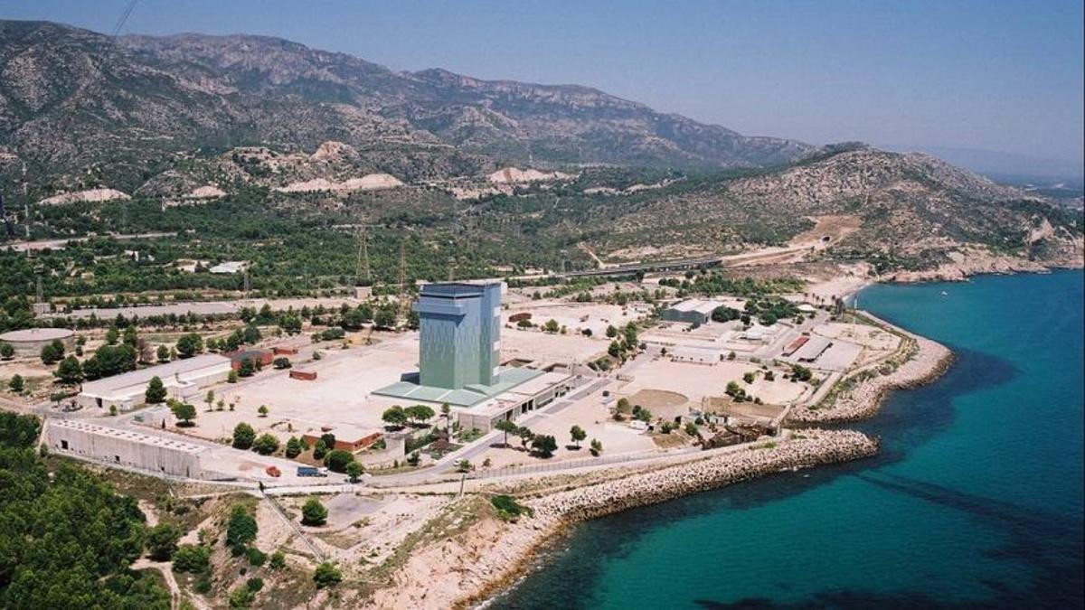 El cajón que cubre el reactor de la central nuclear de Vandellós I, en Tarragona