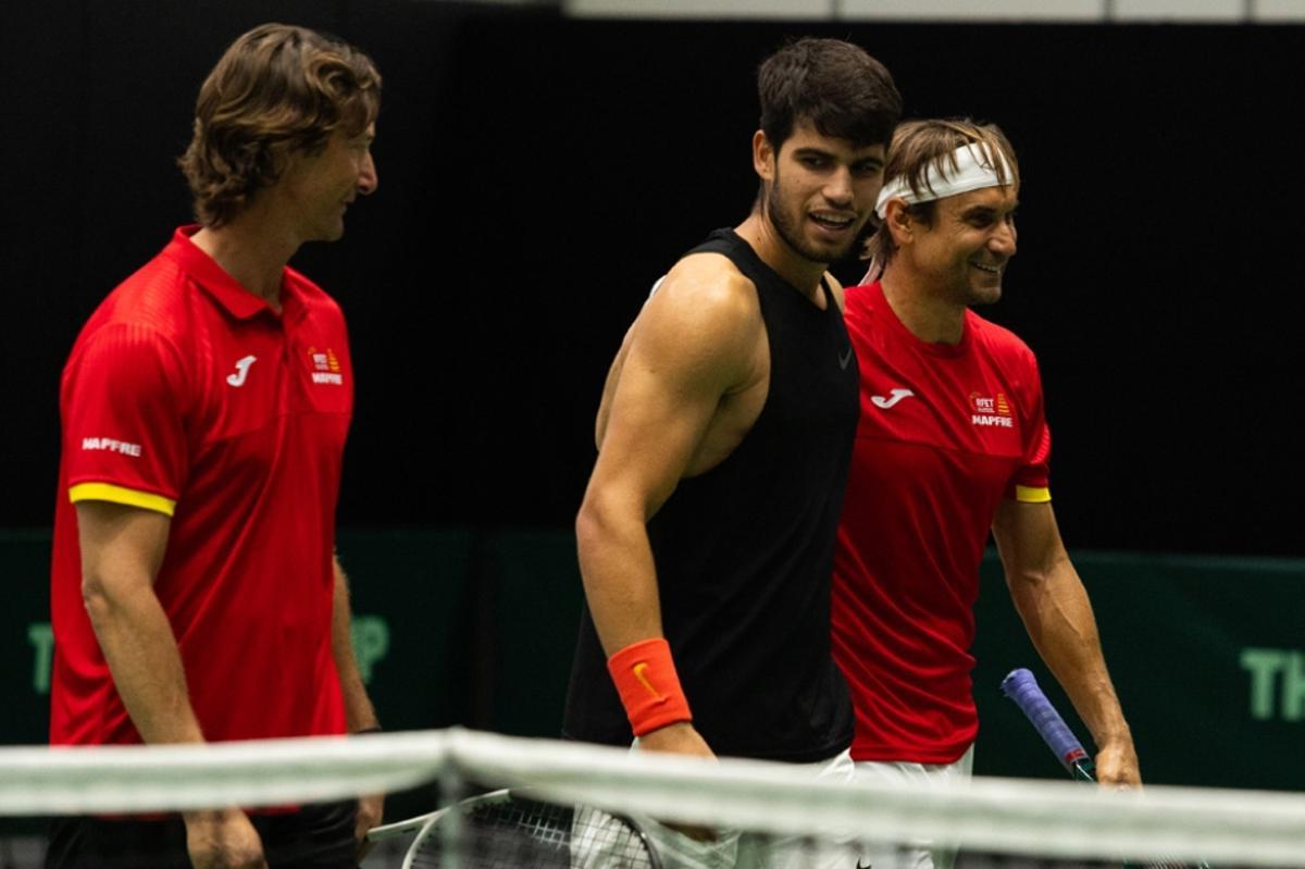 Alcaraz, en el entrenamineto junto a Ferrero y Ferrer.