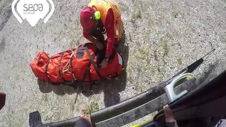 Un ganadero, herido en un monte de Ibias