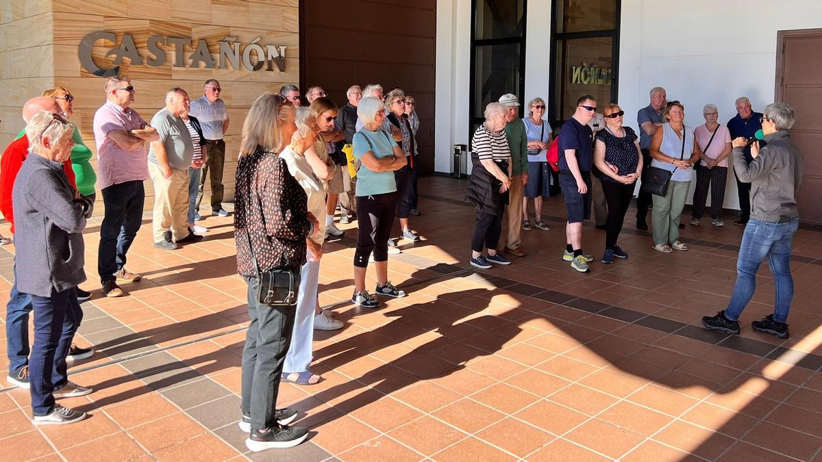 Una visita turística al llagar de Sidra Castañón.