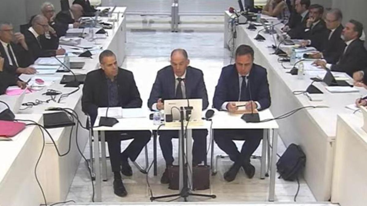 Los tres inspectores de la UDEF durante su declaración ante el tribunal de la Audiencia Nacional que juzga a Francisco Camps.