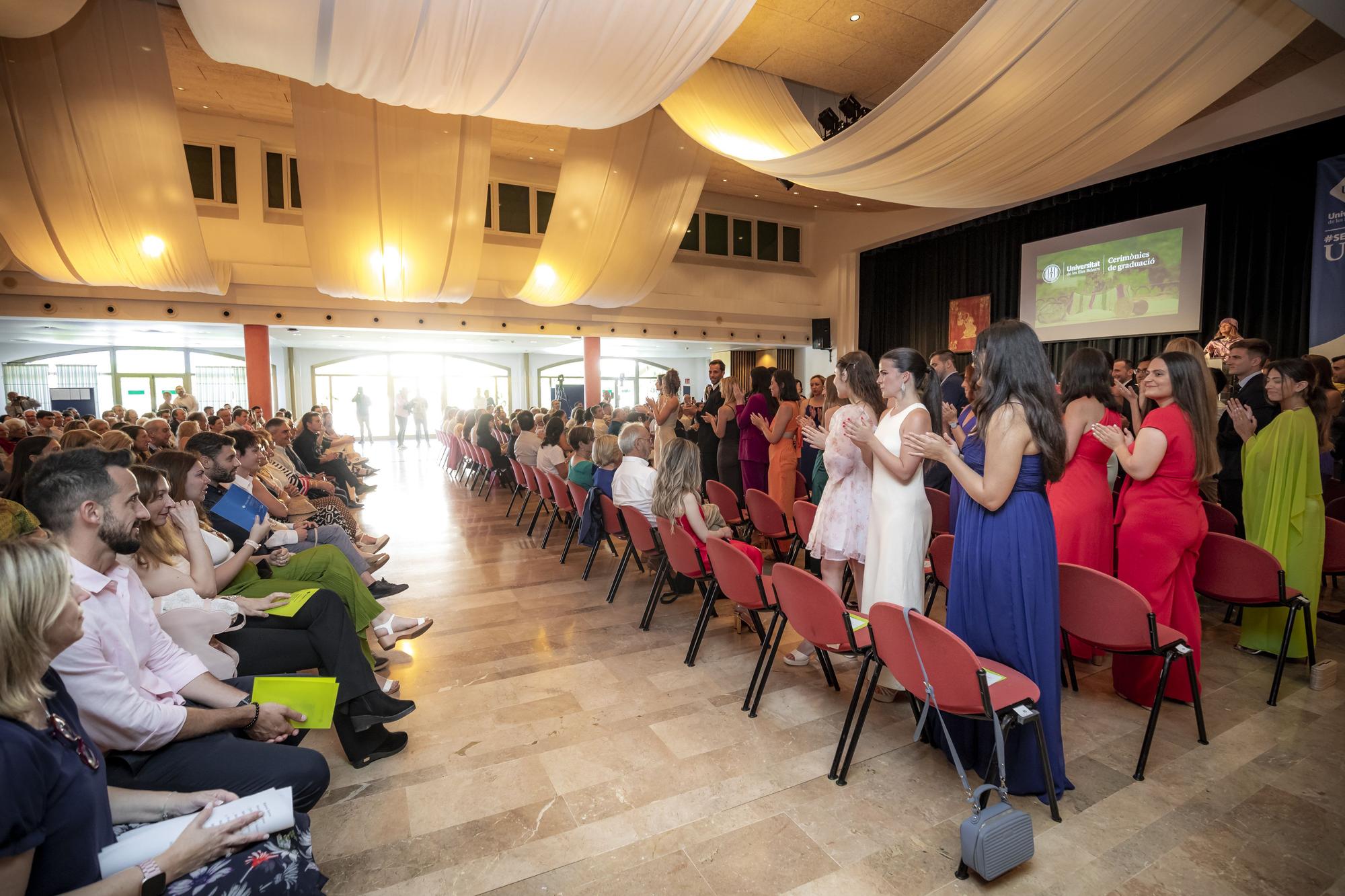 La UIB gradúa a una nueva hornada de 58 médicos en Mallorca: "Estudiar Medicina ha sido muy duro, pero gratificante"