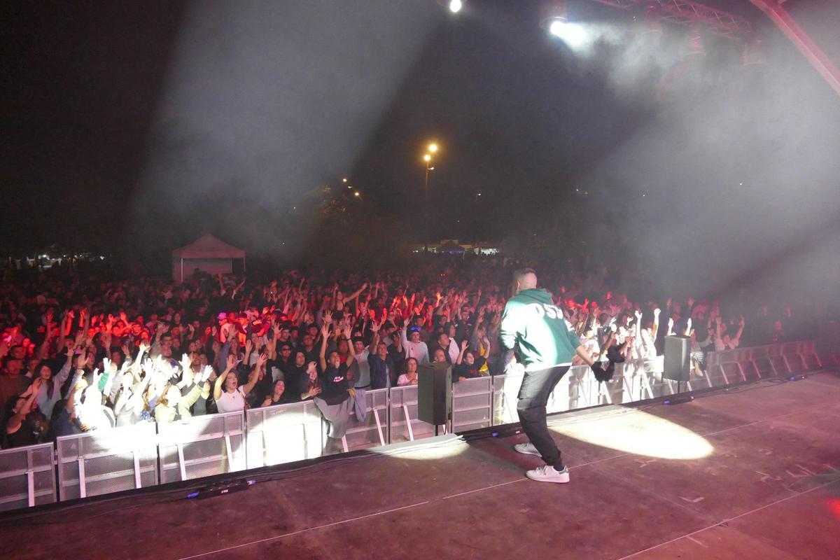 Flaix FM i Lia Jensen omplen la primera nit de Barraques al Rampell