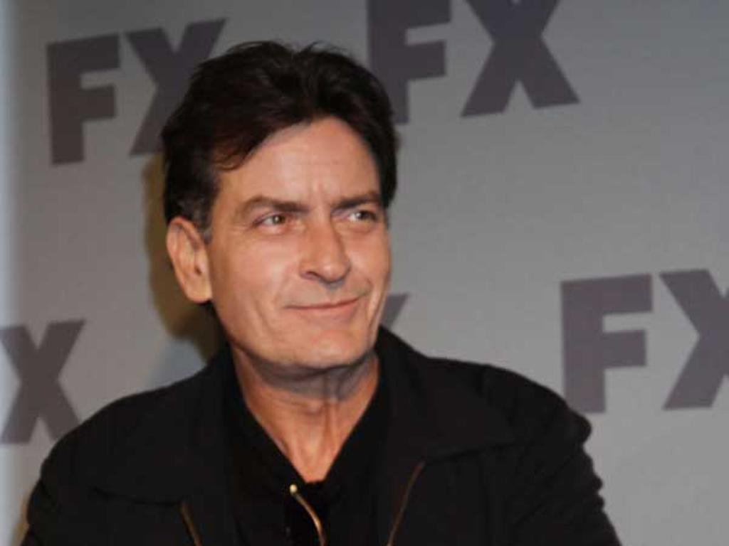 Charlie Sheen dice estar totalmente recuperado