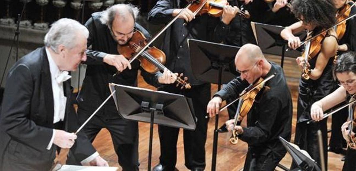 Colin Davis, amb l’orquestra Bandart i el Cor de Cambra del Palau de la Música, el 2010. Colin Davis, amb l’orquestra Bandart i el Cor de Cambra del Palau de la Música, el 2010.